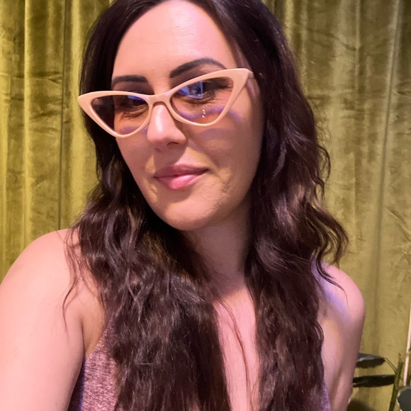 Cat Eye Women's Sunglasses in Pale Pink with Tea Lenses - Picture 4 of 4